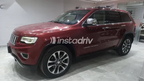 جيب شيروكي 2017 أحمر مستعملة للبيع - 1