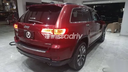 جيب شيروكي 2017 أحمر مستعملة للبيع - 4