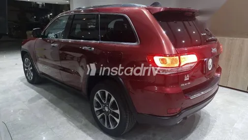 جيب شيروكي 2017 أحمر مستعملة للبيع - 5