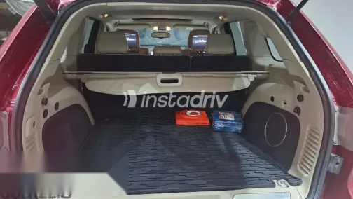 جيب شيروكي 2017 أحمر مستعملة للبيع - 6