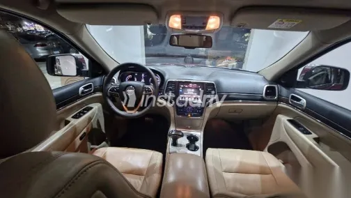 جيب شيروكي 2017 أحمر مستعملة للبيع - 8