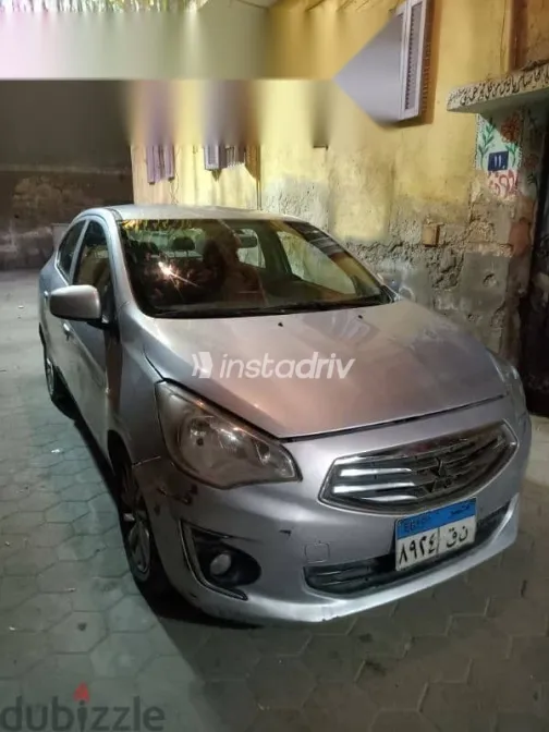 ميتسوبيشي اتراج 2015 فضي مستعملة للبيع - 3