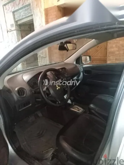 ميتسوبيشي اتراج 2015 فضي مستعملة للبيع - 7