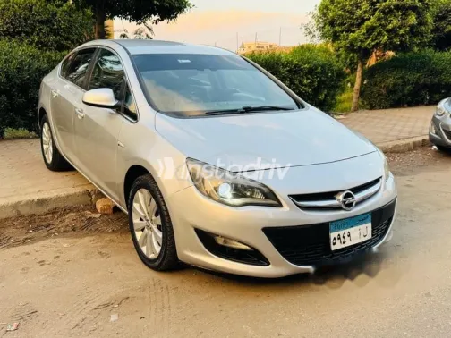 اوبل أسترا 2017 فضي مستعملة للبيع - 3