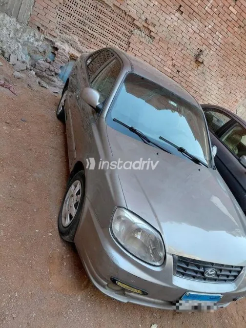 Hyundai Verna 2015 Gray Used for Sale - 4