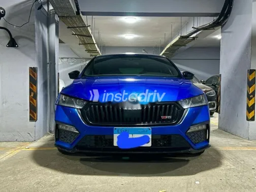 سكودا اوكتافيا 2021 أزرق غامق مستعملة للبيع - 2