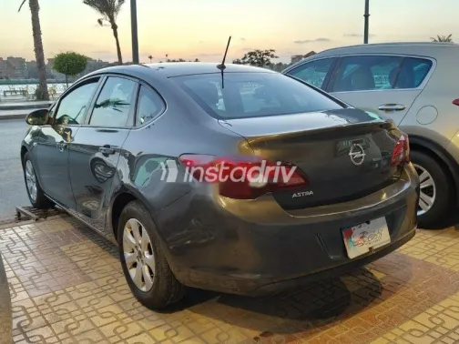 اوبل أسترا 2015 أسود مستعملة للبيع - 2