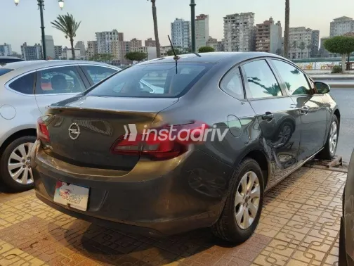 اوبل أسترا 2015 أسود مستعملة للبيع - 5