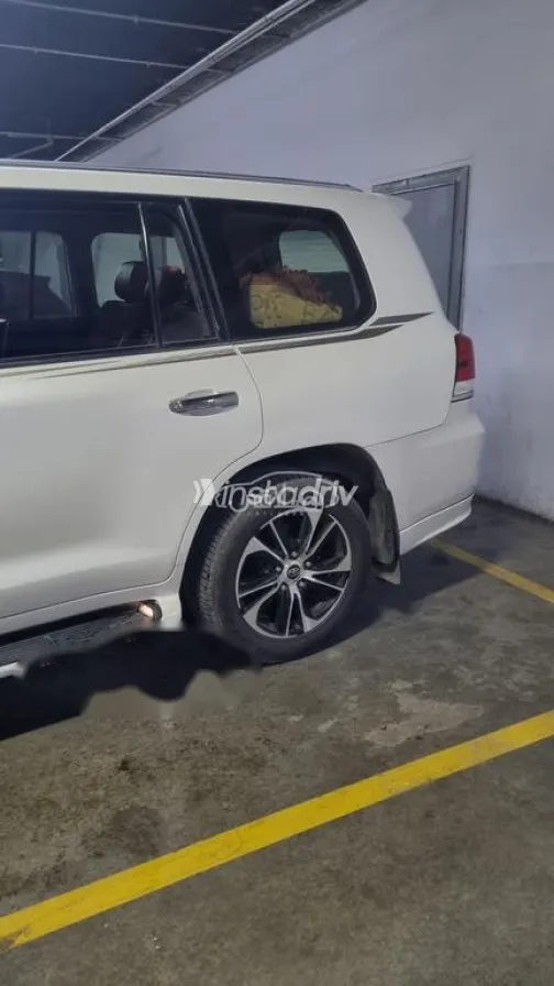Toyota Land Cruiser 2021 White Used for Sale - 2