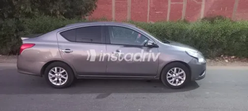 نيسان صنى 2022 أبيض مستعملة للبيع - 2