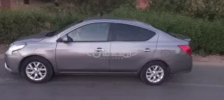 نيسان صنى 2022 أبيض مستعملة للبيع