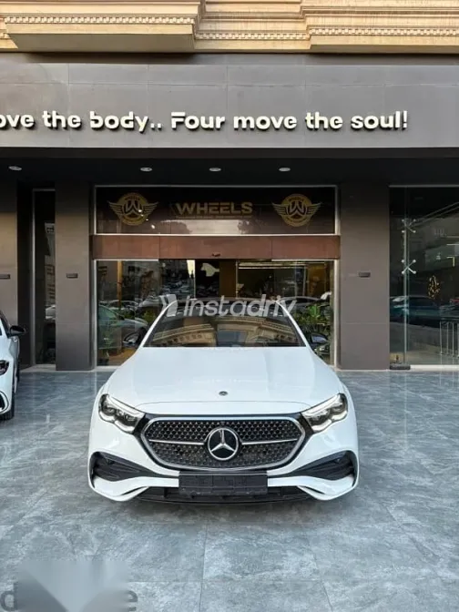 مرسيدس E 200 2025 أبيض جديدة للبيع - 2