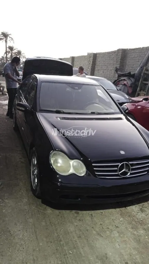 مرسيدس C 180 2003 أسود مستعملة للبيع - 2