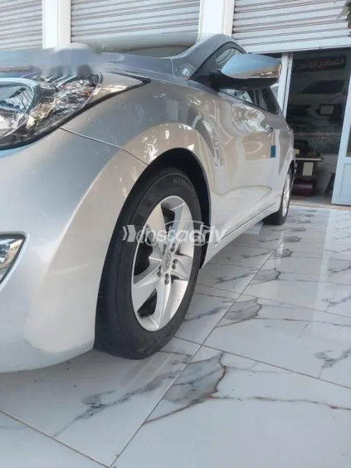 هيونداي افانتي 2012 فضي مستعملة للبيع - 1