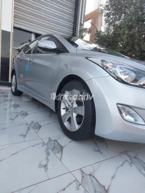 هيونداي افانتي 2012 فضي مستعملة للبيع - 4