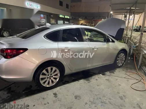 اوبل أسترا 2016 رمادي مستعملة للبيع - 3