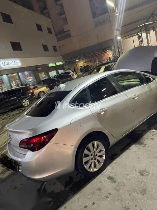 اوبل أسترا 2016 رمادي مستعملة للبيع - 4