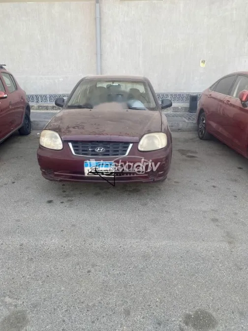 هيونداي فيرنا 2011 أحمر غامق مستعملة للبيع - 1
