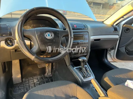 سكودا اوكتافيا 2007 أبيض مستعملة للبيع - 8