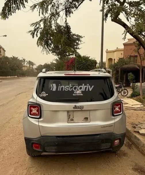 جيب رينيجيد 2016 أبيض مستعملة للبيع - 2