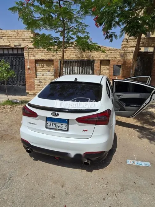 Kia Cerato 2014 White Used for Sale - 3