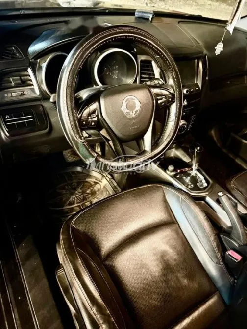 سانج يونج تيفولى XLV 2019 أبيض مستعملة للبيع - 5