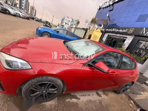 بي ام دبليو 118 2020 أحمر مستعملة للبيع - 1