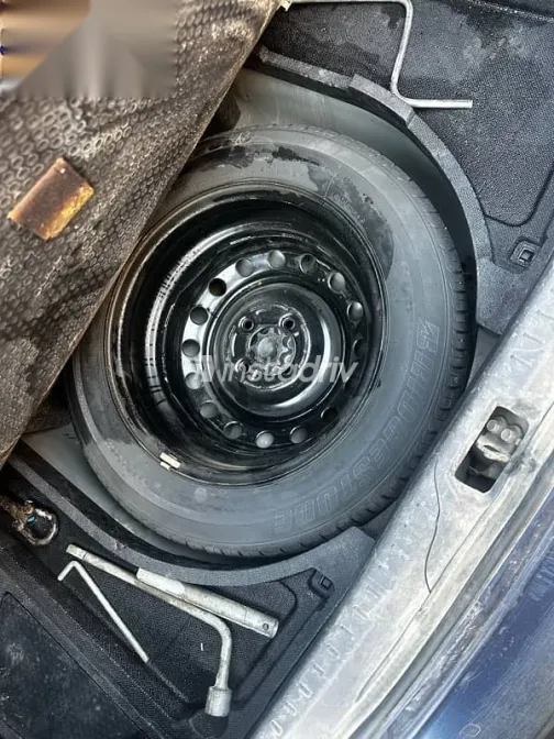 تويوتا ياريس 2008 أزرق غامق مستعملة للبيع - 3