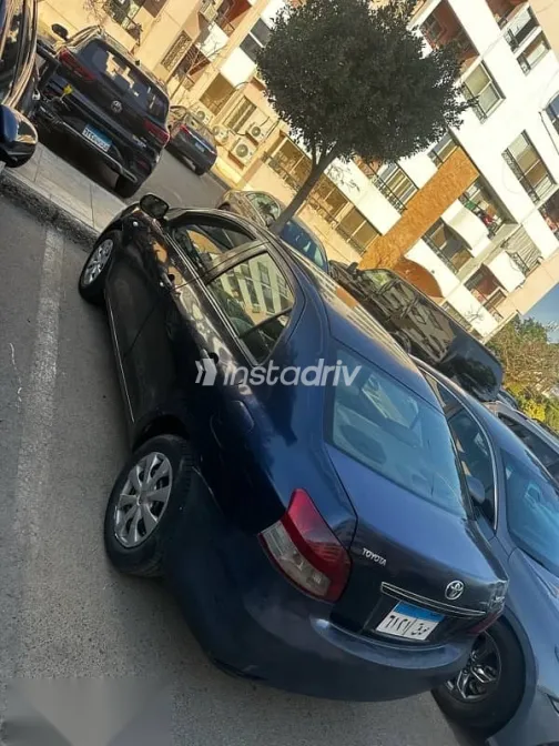 تويوتا ياريس 2008 أزرق غامق مستعملة للبيع - 6