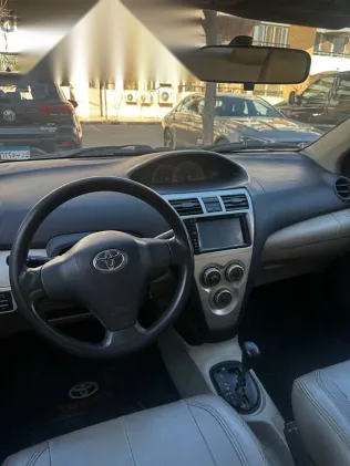 تويوتا ياريس 2008 أزرق غامق مستعملة للبيع