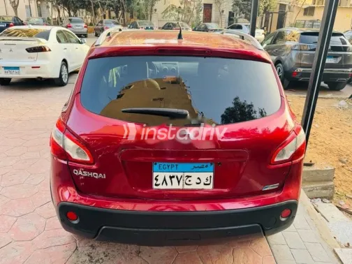 نيسان قشقاي 2013 أحمر غامق مستعملة للبيع - 4