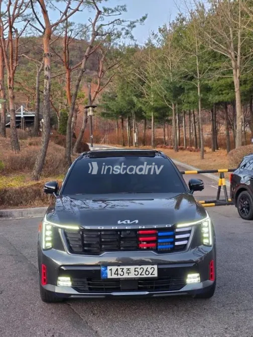 Kia Sorento 2024 Gray Used for Sale - 1