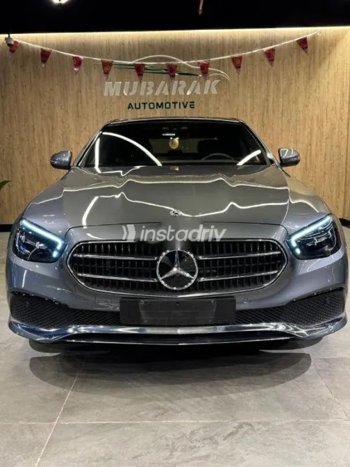 مرسيدس E 200 2021 رمادي مستعملة للبيع - 1