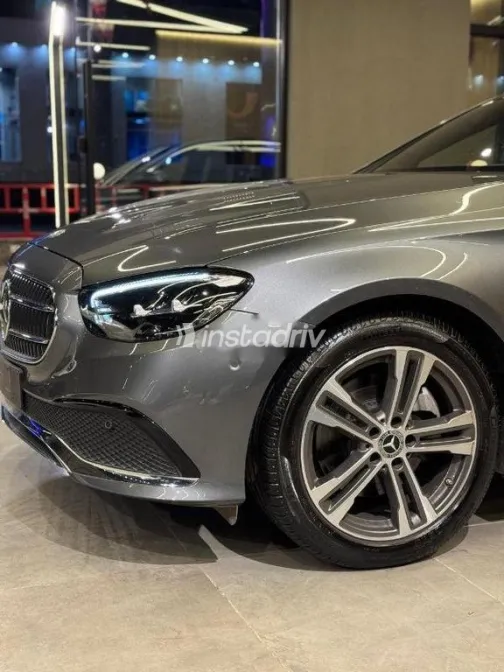 مرسيدس E 200 2021 رمادي مستعملة للبيع - 4