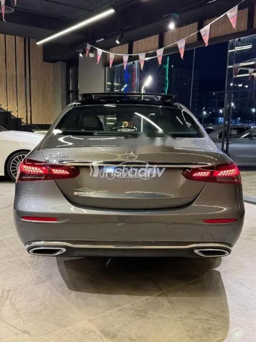 مرسيدس E 200 2021 رمادي مستعملة للبيع - 5