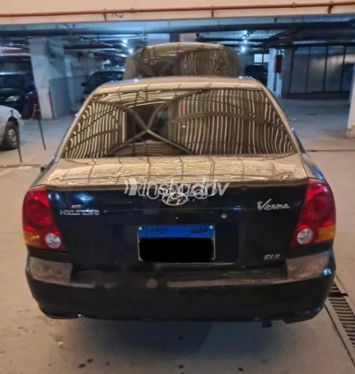 هيونداي فيرنا 2013 أسود مستعملة للبيع - 4