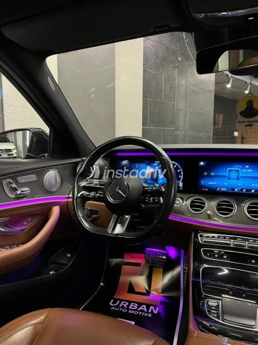 مرسيدس E 200 AMG 2021 أسود مستعملة للبيع - 1