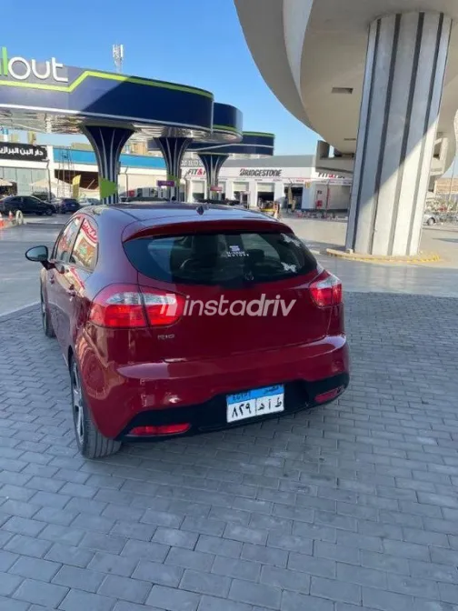كيا ريو 2015 أحمر مستعملة للبيع - 2
