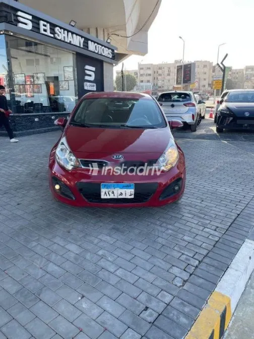 كيا ريو 2015 أحمر مستعملة للبيع - 3
