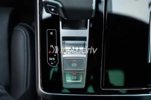 اودي Q8 2025 أسود جديدة للبيع - 1