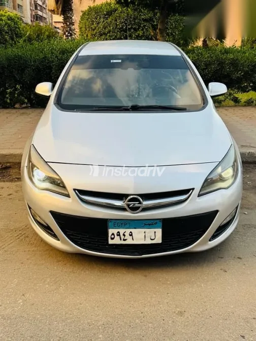 اوبل أسترا 2017 فضي مستعملة للبيع - 2