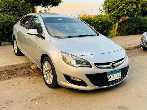 اوبل أسترا 2017 فضي مستعملة للبيع - 3