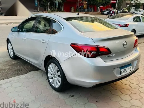 اوبل أسترا 2017 فضي مستعملة للبيع - 4