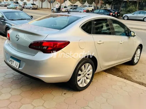 اوبل أسترا 2017 فضي مستعملة للبيع - 5