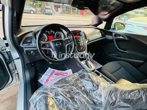 اوبل أسترا 2017 فضي مستعملة للبيع - 8