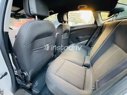 اوبل أسترا 2017 فضي مستعملة للبيع - 10