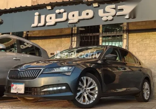 سكودا سوبيرب 2021 رمادي مستعملة للبيع - 1