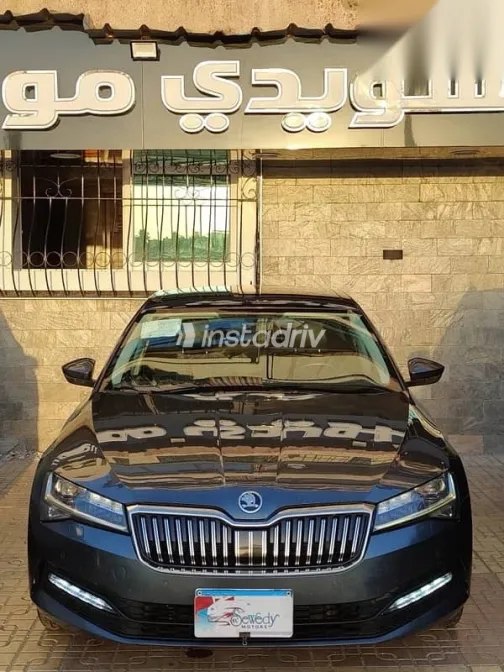 سكودا سوبيرب 2021 رمادي مستعملة للبيع - 2