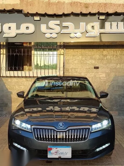 سكودا سوبيرب 2021 رمادي مستعملة للبيع - 3