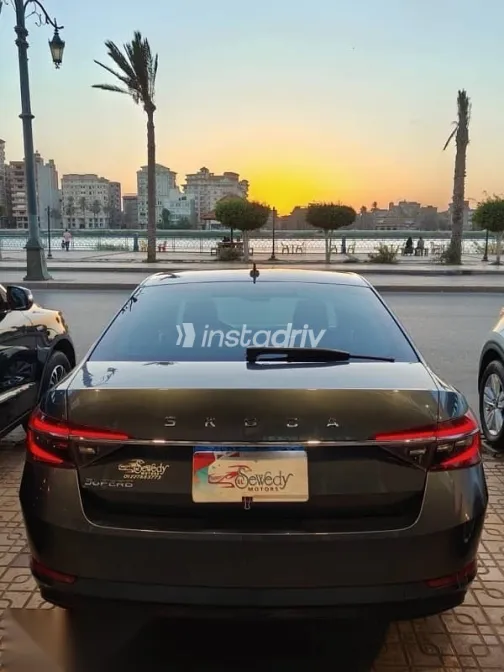 سكودا سوبيرب 2021 رمادي مستعملة للبيع - 4